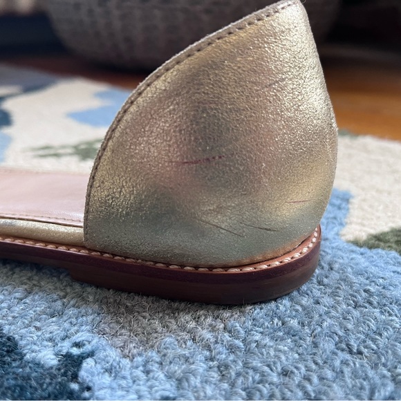 Hello warm weather! Super cute J Crew open toe gold flats, size 7 - Picture 7 of 8